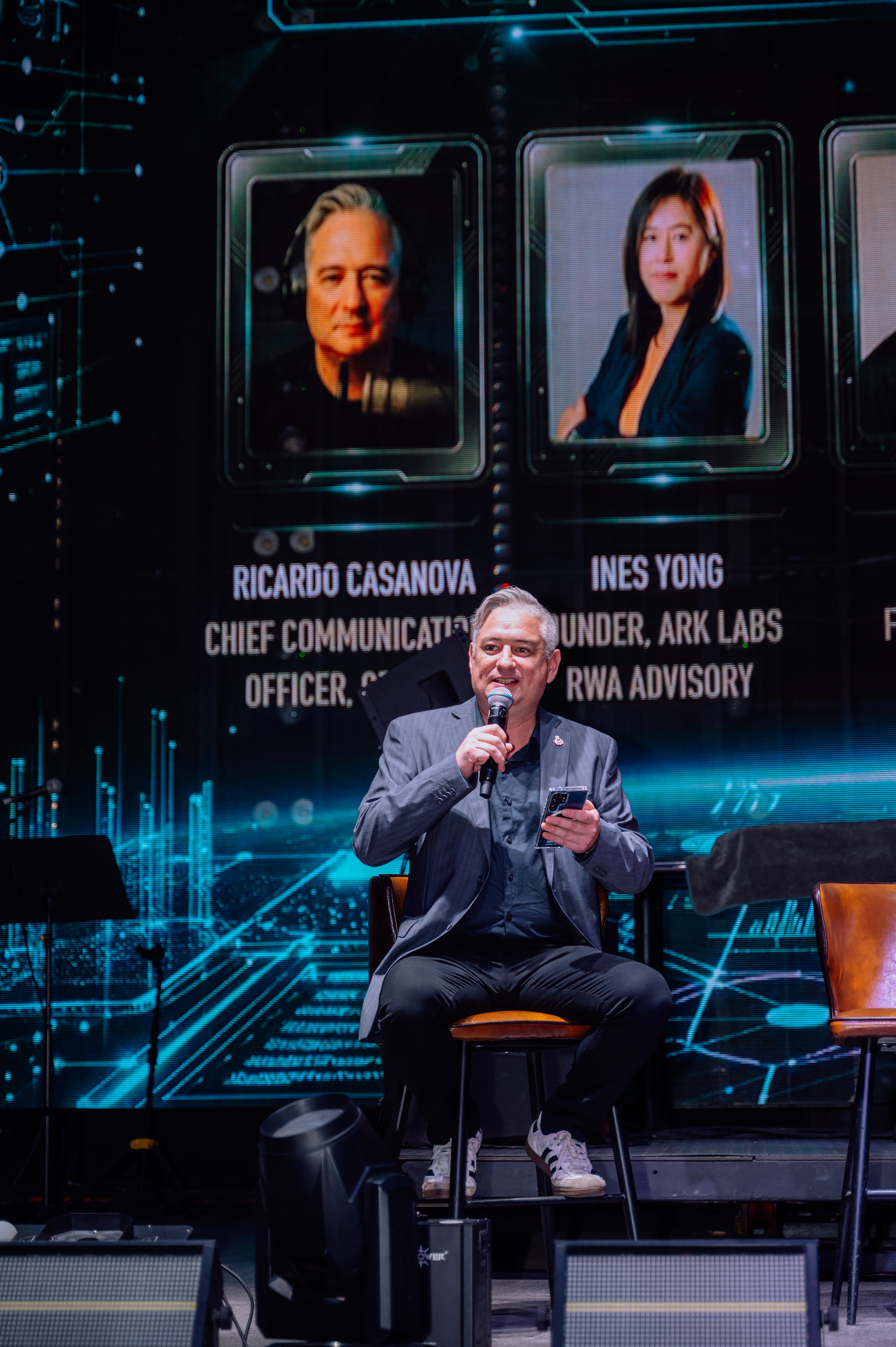 Ricardo Casanova speaking to an audience